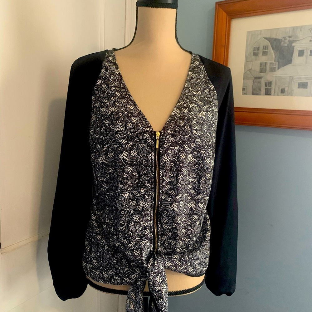 Venus zip front top size 10